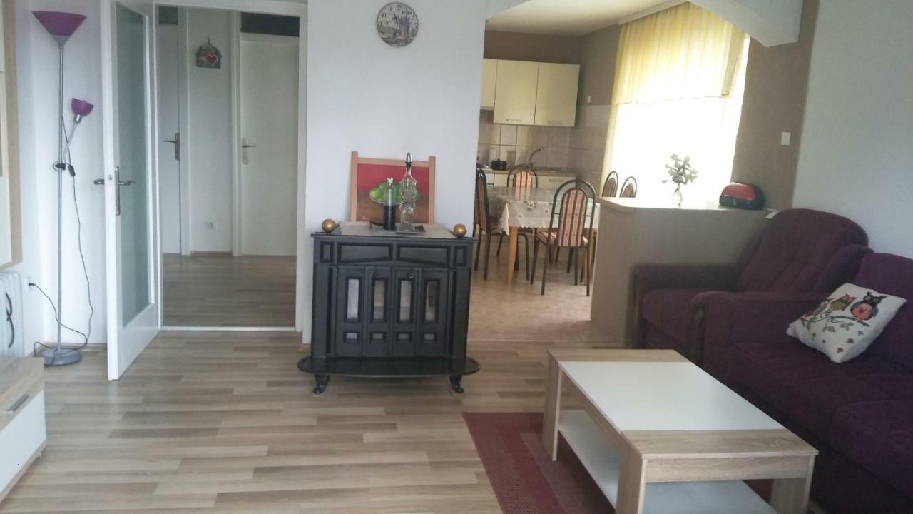 Apartman Tomic Apartment Кореница Екстериор снимка